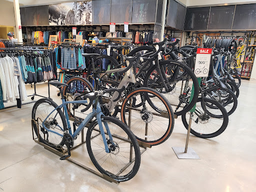 Camping Store «REI», reviews and photos, 2643 Edmondson Rd, Cincinnati, OH 45209, USA