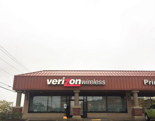 Cell Phone Store «Verizon», reviews and photos, 4965 S 76th St, Greenfield, WI 53220, USA