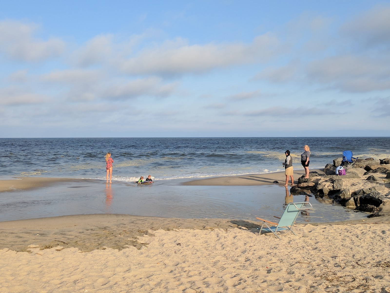 Monmouth Beach'in fotoğrafı - rahatlamayı sevenler arasında popüler bir yer