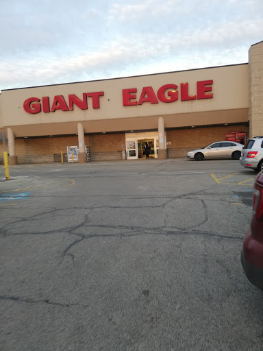 Supermarket «Giant Eagle Supermarket», reviews and photos, 5321 Warrensville Center Rd, Maple Heights, OH 44137, USA