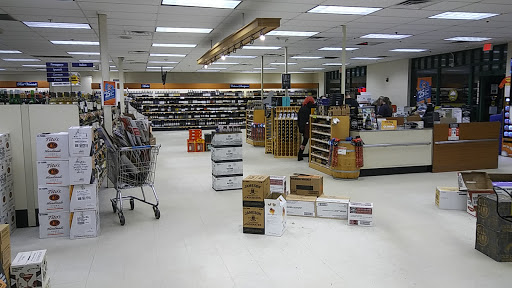 State Liquor Store «NH Liquor & Wine Outlet», reviews and photos, 10 Benning St, West Lebanon, NH 03784, USA