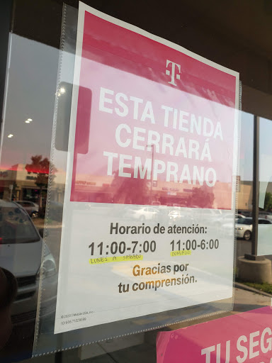 Cell Phone Store «T-Mobile», reviews and photos, 720 S Harbor Blvd, Santa Ana, CA 92704, USA