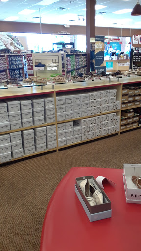 Shoe Store «Famous Footwear», reviews and photos, 420 N Hwy 67, Cedar Hill, TX 75104, USA