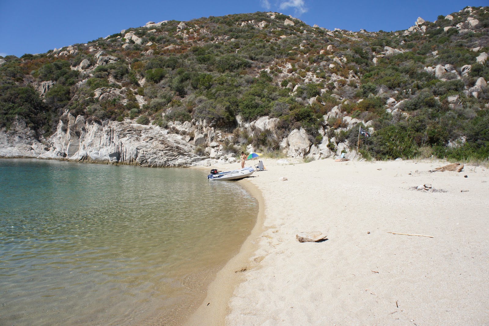 Paralia Klimataria的照片 带有碧绿色纯水表面