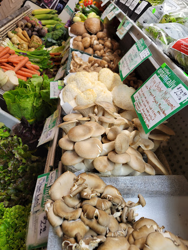 Grocery Store «Red Barn Natural Grocery», reviews and photos, 357 Van Buren St, Eugene, OR 97402, USA