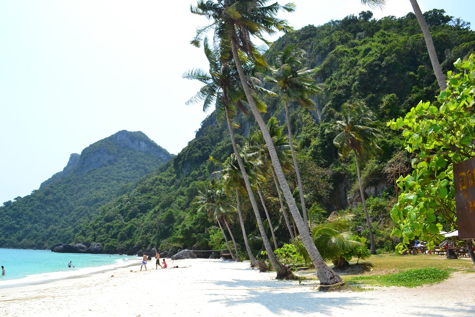 Foto de Praia Ko Wua Ta Lap com areia bege superfície