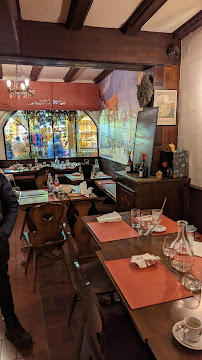 Atmosphère du Restaurant de spécialités alsaciennes Brasserie Chez Hansi à Colmar - n°5