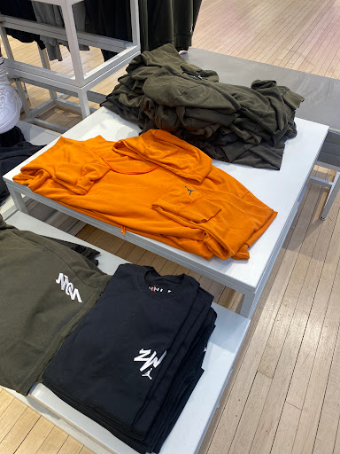 Clothing Store «Nike Lenox», reviews and photos, 3393 Peachtree Rd, Atlanta, GA 30326, USA