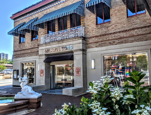 Fashion Accessories Store «Michael Kors», reviews and photos, 4747 Broadway St, Kansas City, MO 64112, USA