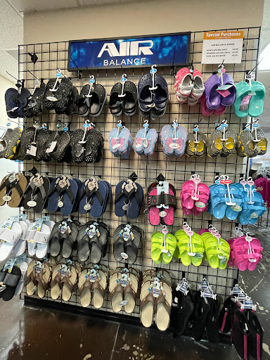 Thrift Store «Goodwill Retail & Donation Center», reviews and photos