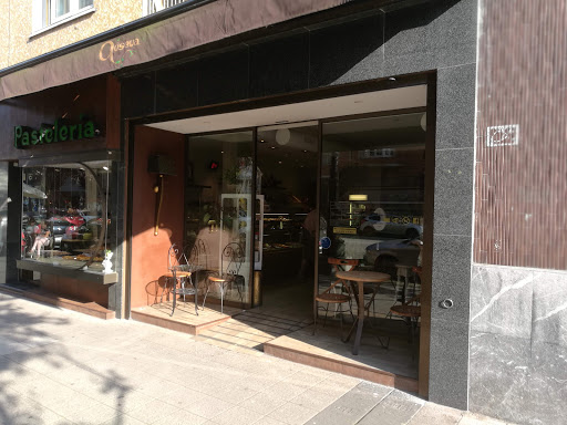 Información y opiniones sobre Auseva Pastelería de Oviedo