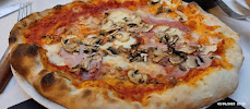 Pizza du Restaurant français Aux Pieds dans l'Eau à Rochetaillée-sur-Saône - n°1