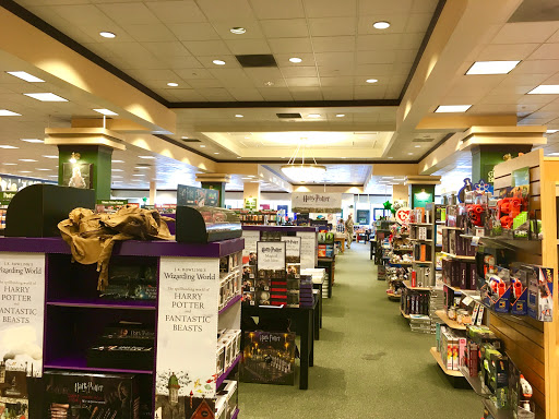 Book Store «Barnes & Noble Booksellers Encinitas», reviews and photos, 1040 N El Camino Real # 104, Encinitas, CA 92024, USA