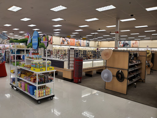 Department Store «Target», reviews and photos, 401 W Irving Park Rd, Wood Dale, IL 60191, USA