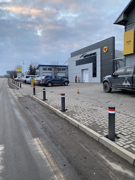 Обслуговування клієнтів в 'Сан літ'