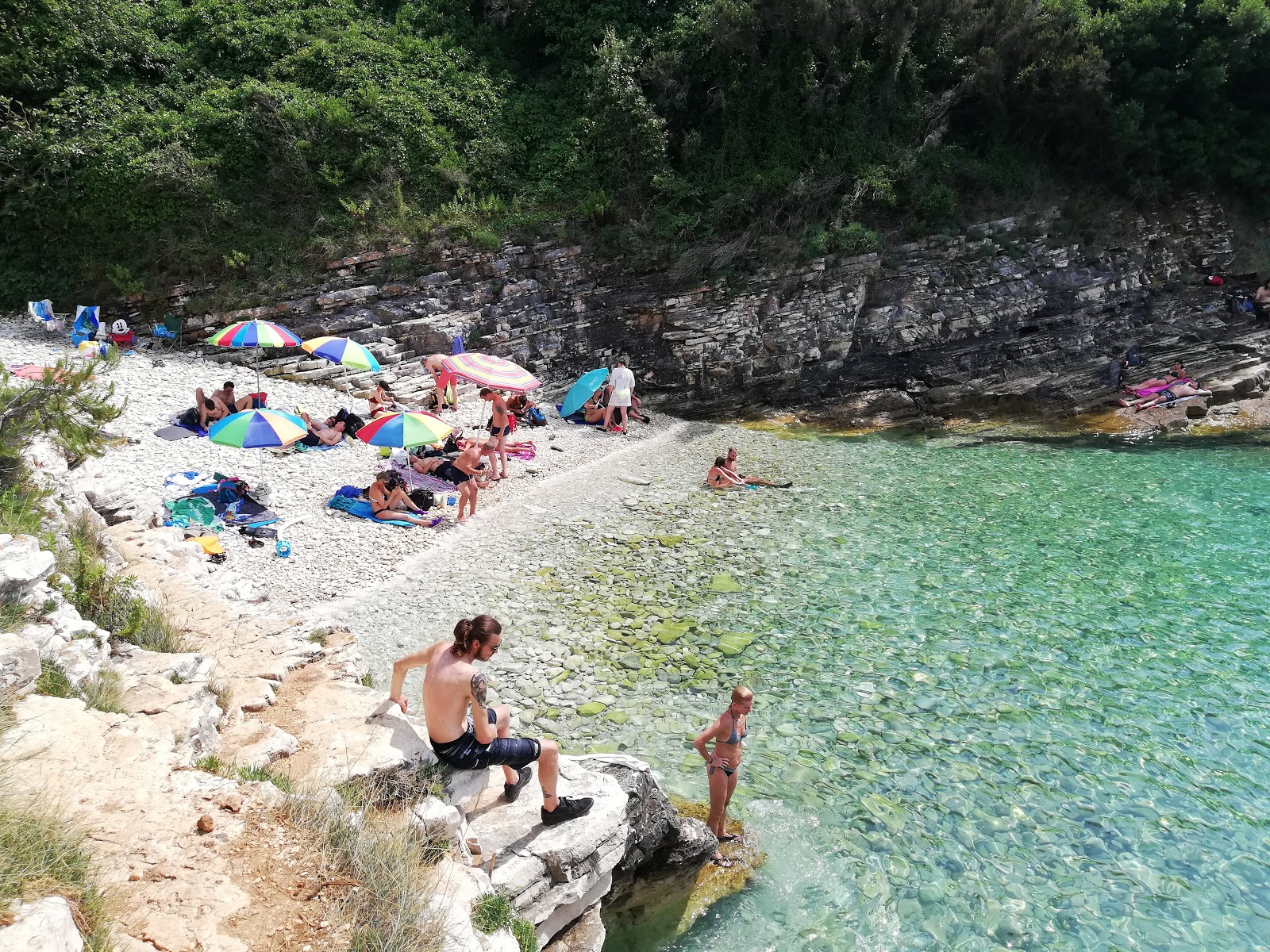 Foto di Radovica beach con una superficie del sabbia beige e ciottoli