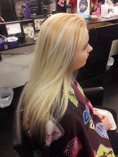 Beauty Salon «Jamie Kinz Family Hair Salon», reviews and photos, 301 N Main St, Noble, OK 73068, USA