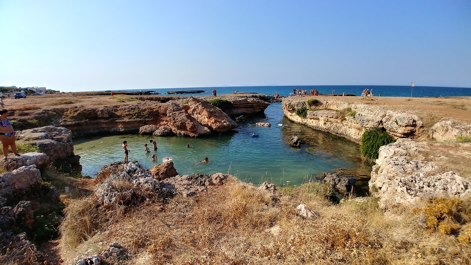 Φωτογραφία του Spiaggia della Gola με κάλυμμα βράχων επιφάνεια