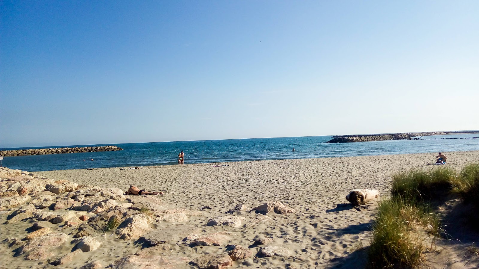 Foto di Arenes beach - luogo popolare tra gli intenditori del relax