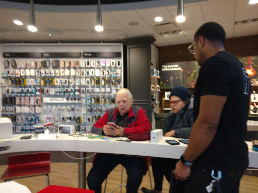 Cell Phone Store «Verizon», reviews and photos, 23975 Harper Ave, St Clair Shores, MI 48080, USA