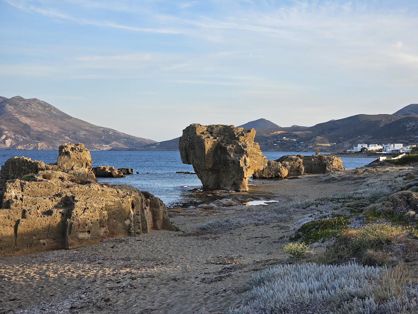 Pouria Beach'in fotoğrafı çok temiz temizlik seviyesi ile