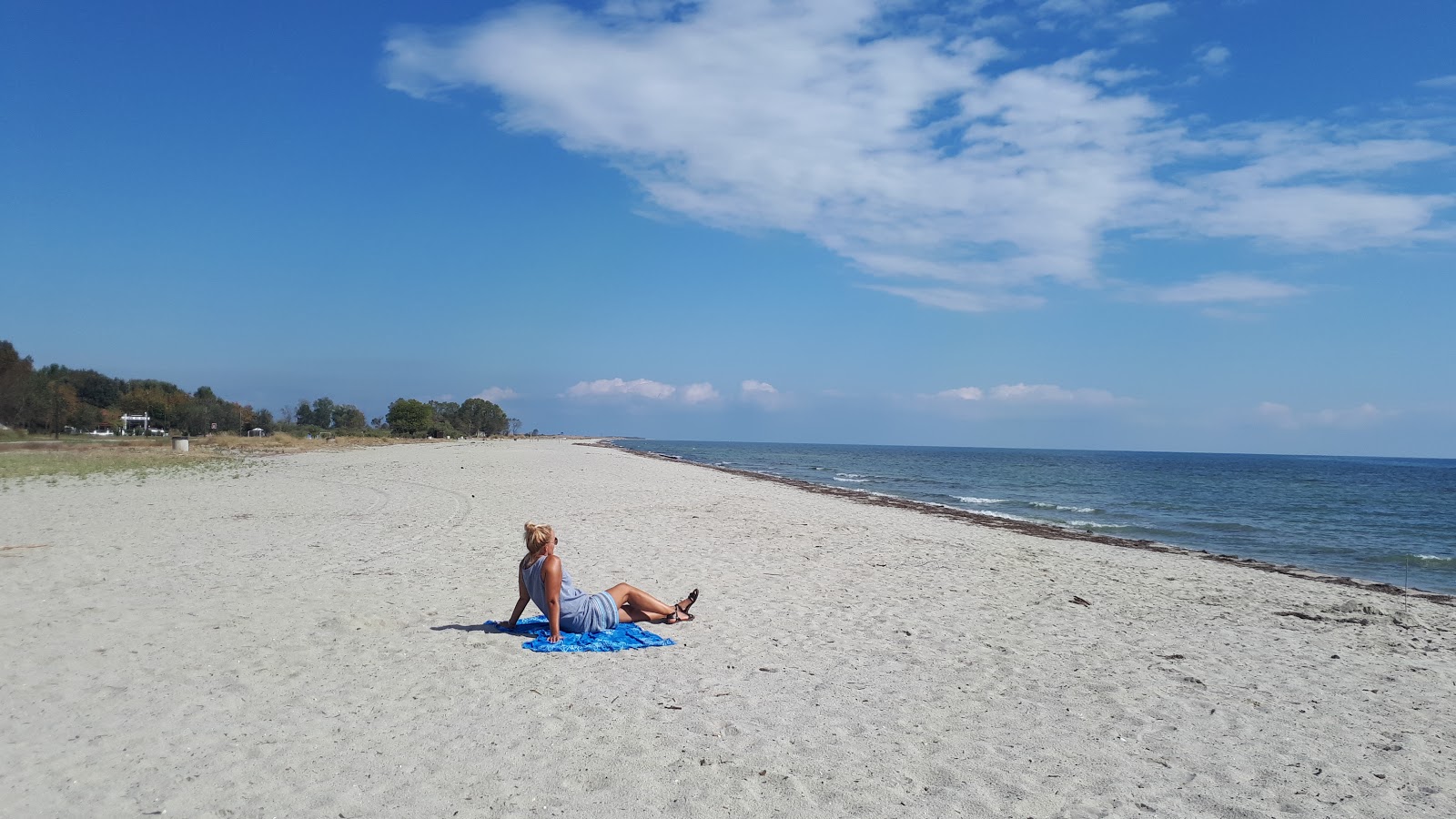 Foto de Variko beach com meios de comunicação nível de limpeza