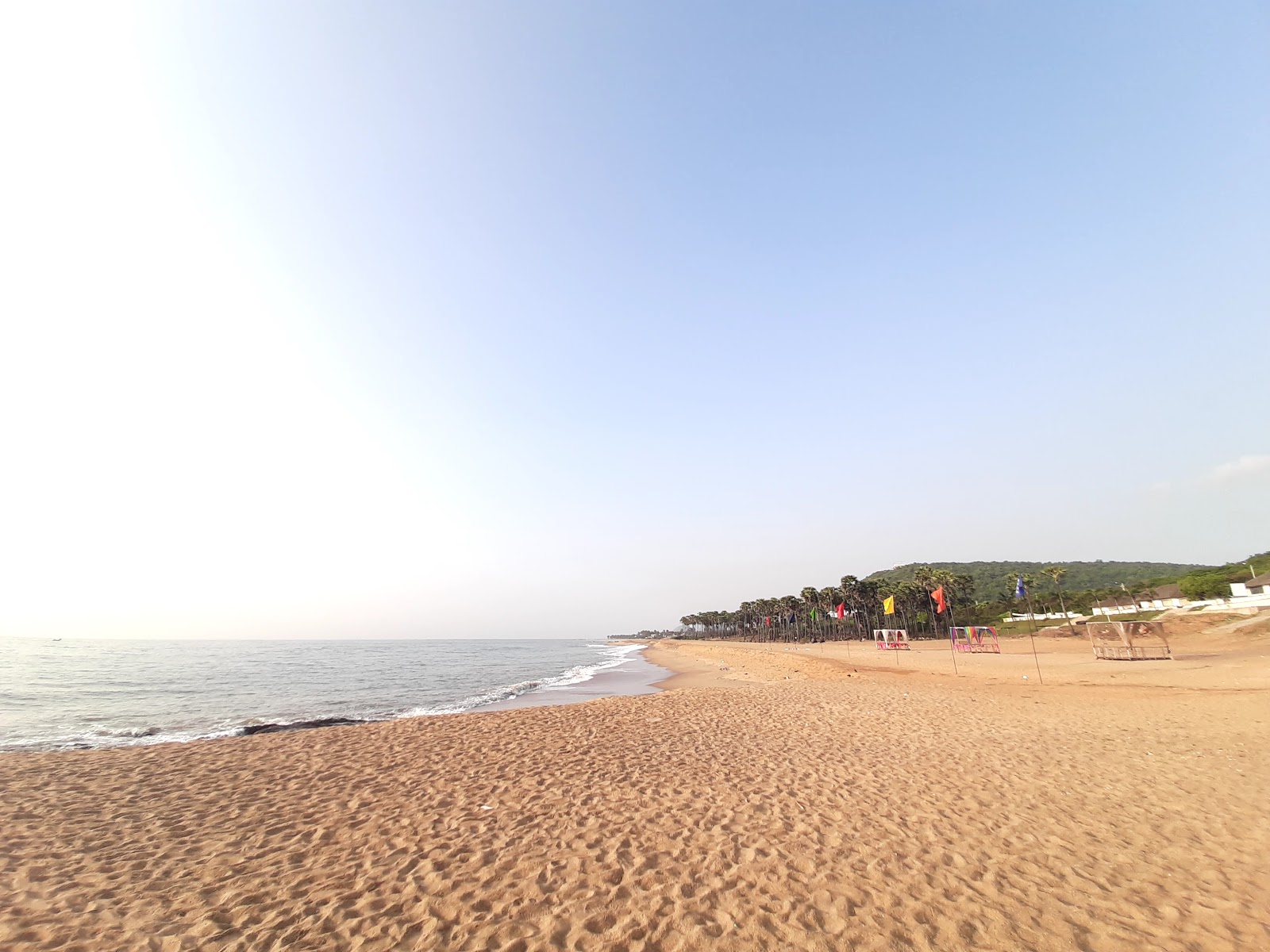Fotografija Thotlakonda Beach z svetel pesek površino