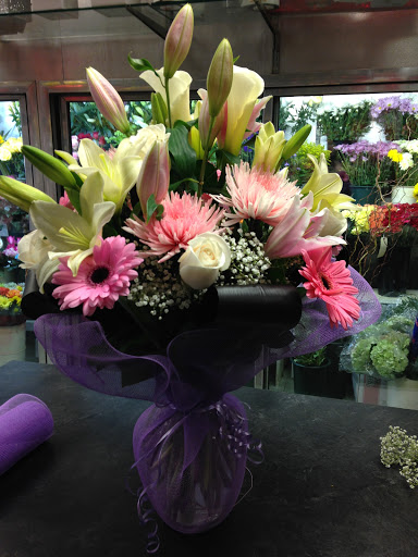 Florist «Elegant Florist», reviews and photos, 6909 4th Ave, Brooklyn, NY 11209, USA