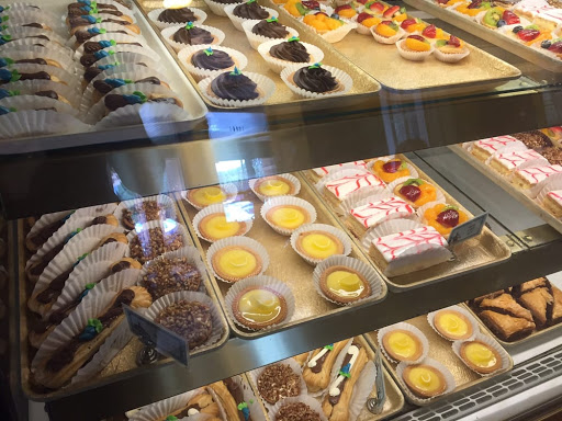 Restaurant «La Baguette French Bread and Pastry Shop», reviews and photos, 3088 Poplar Ave, Memphis, TN 38111, USA