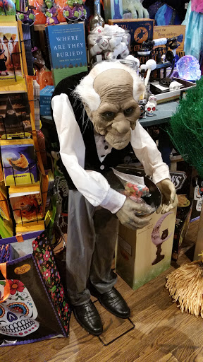 American Restaurant «Cracker Barrel Old Country Store», reviews and photos, 1131 Fashion Ridge Rd, Dry Ridge, KY 41035, USA