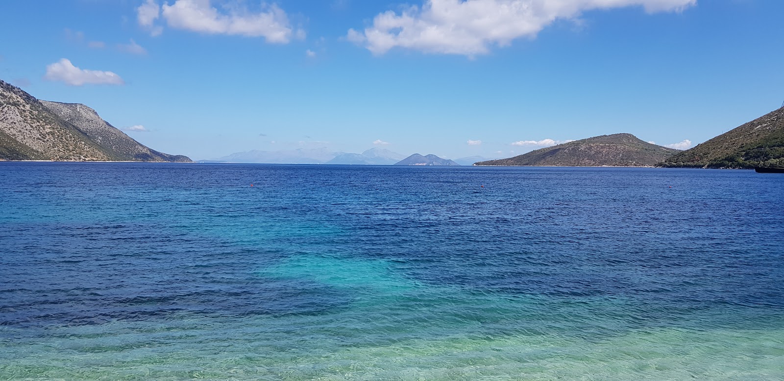 Foto van Mprosta Aetos met ruime baai