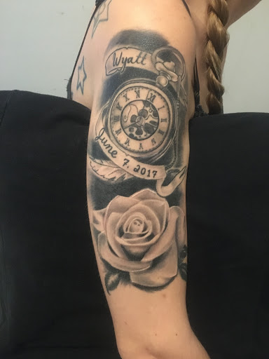 Tattoo Shop «Ink-N-Um Tattoo and Body Piercing», reviews and photos, 621 Burnham Ave, Calumet City, IL 60409, USA