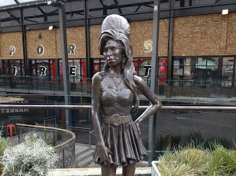 Amy Winehouse Statue