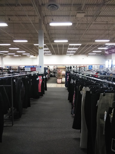 Clothing Store «Burlington Coat Factory», reviews and photos, 1555 S Lake St, Mundelein, IL 60060, USA