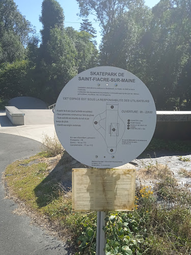 attractions Skate park béton Saint-Fiacre-sur-Maine