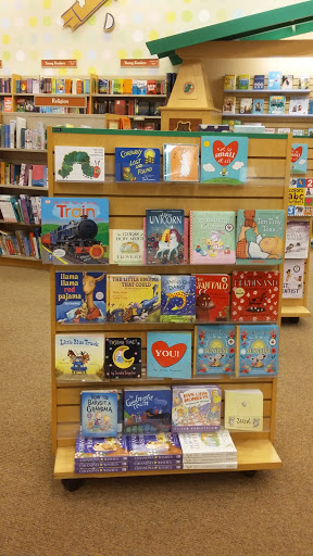 Book Store «Barnes & Noble Booksellers South Corona», reviews and photos, 2470 Tuscany St #101, Corona, CA 92881, USA