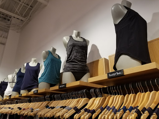 Shopping Mall «Hilldale Shopping Center», reviews and photos, 726 N Midvale Blvd, Madison, WI 53705, USA