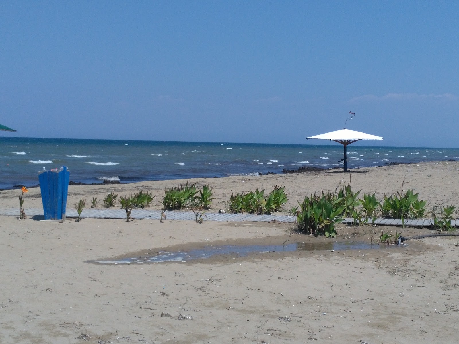 Paralia Myrsinis'in fotoğrafı düz ve uzun ile birlikte
