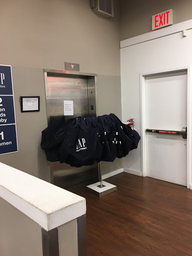 Clothing Store «Gap Factory Store», reviews and photos, 400 Fulton St, Brooklyn, NY 11201, USA