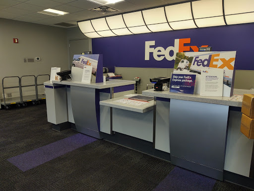 Shipping and Mailing Service «FedEx Ship Center», reviews and photos, 950 Bennett Rd, Orlando, FL 32803, USA