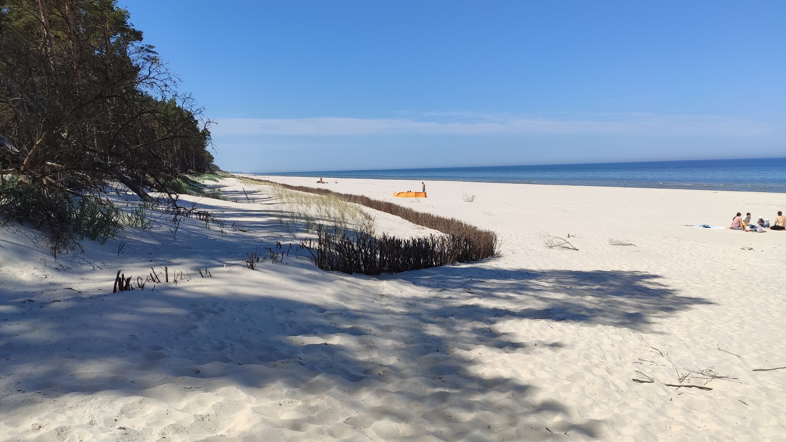 Foto av Ulinia Beach med lång rak strand