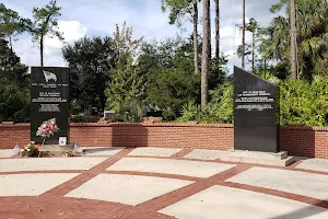 Heroes Memorial Park image