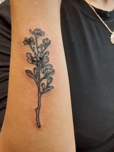 Tattoo Shop «Art In Motion Inc Tattooing», reviews and photos, 415 S Broadway St, Medina, OH 44256, USA