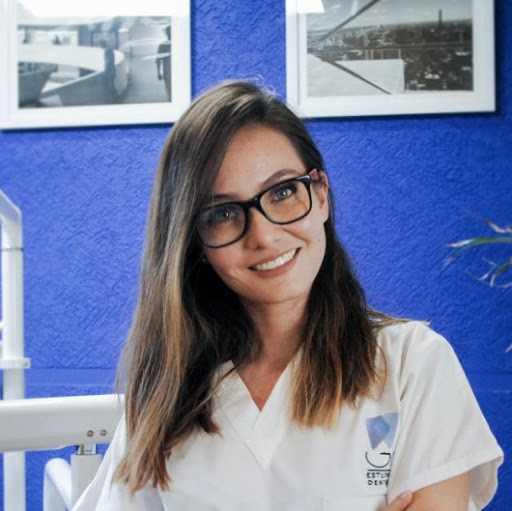 Dra. Cynthia Godínez, Dentista - Odontólogo