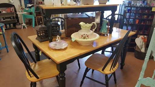 Furniture Store «3 Vintage Chicks», reviews and photos, 13012 N Cave Creek Rd, Phoenix, AZ 85022, USA