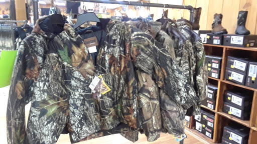 Sporting Goods Store «Fort Thompson Sporting Goods», reviews and photos, 5802 Warden Rd, Sherwood, AR 72120, USA
