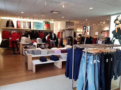 Clothing Store «Gap», reviews and photos, 3501 Long Beach Rd, Oceanside, NY 11572, USA