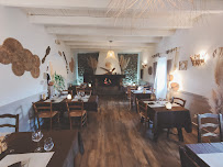 Atmosphère du Restaurant français Restaurant L'Olivier de Paiolive à Les Vans - n°4