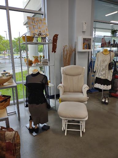 Thrift Store «Goodwill Warwick Retail Store», reviews and photos, 11061 Warwick Blvd, Newport News, VA 23601, USA