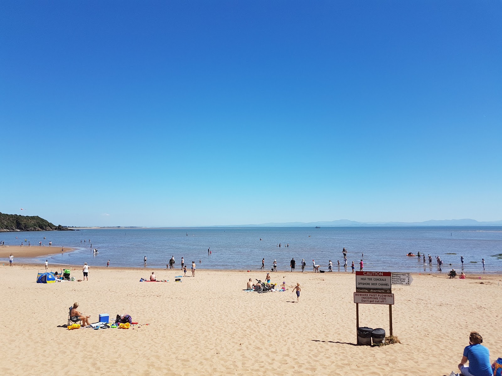 Φωτογραφία του Sandyhills beach με ευρύχωρος κόλπος